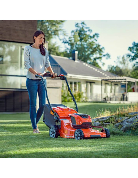 Акумулаторна самоходна косачка HUSQVARNA LC551iV