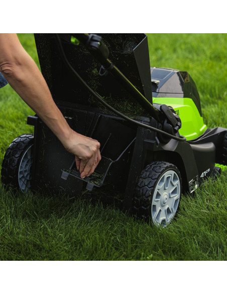 Акумулаторна косачка за трева GreenWorks G48LM41, 48V, 2Ah, 50 л., 41 см