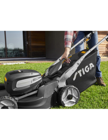 Акумулаторна косачка за трева - самоходна STIGA Twinclip 950e V Kit, 48V, 2200W, 2x7.5 Ah, 48 см., 70 л