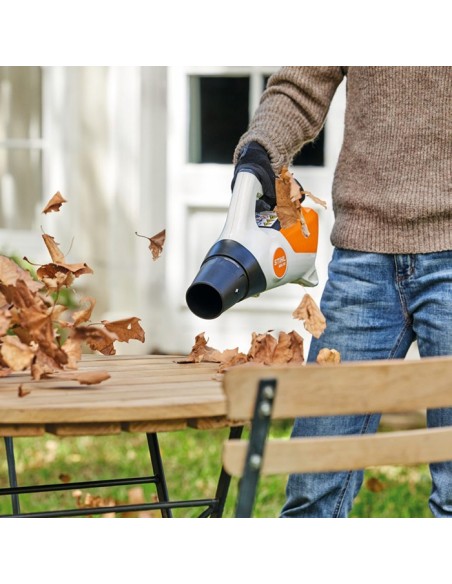 Акумулаторна духалка за листа STIHL BGA 30 Set, 10.8V, 2x2.1 Ah, 155 км/ч