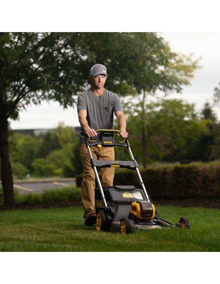 Акумулаторна косачка за трева DeWALT DCMWP500N-XJ SOLO, 54/18V, 53 см., 67 л